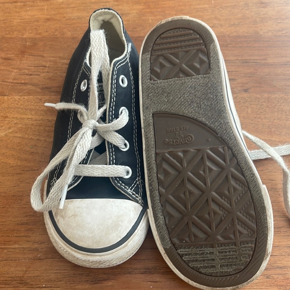 Black Converse gently used size 10